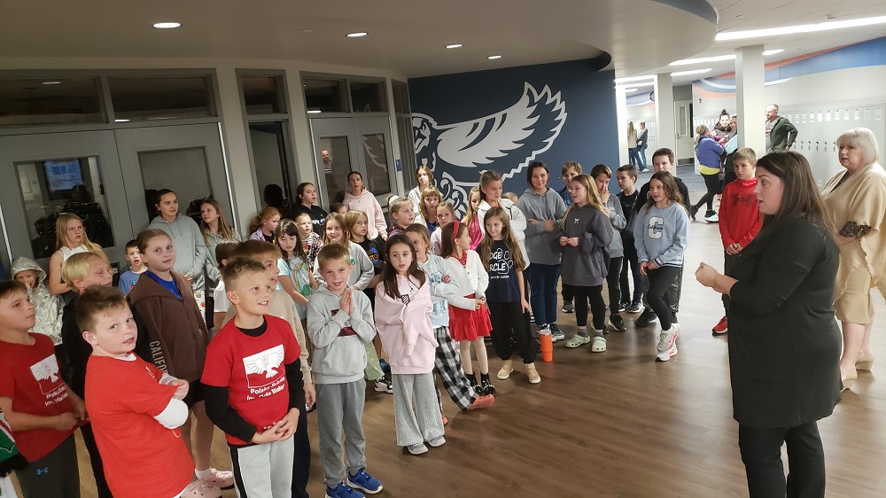 Próba szkolnego chóru. Pierwszy występ na szkolnej Mszy św. 1 listopada. 
Św. Cecylio, patronko chórów kościelnych, módl się za nami!